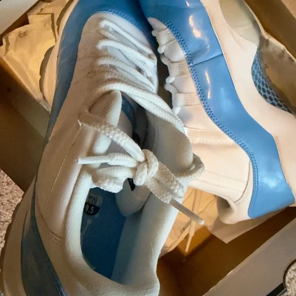 Air Jordan Retro 11 White and University Blue - Picture 3 of 7